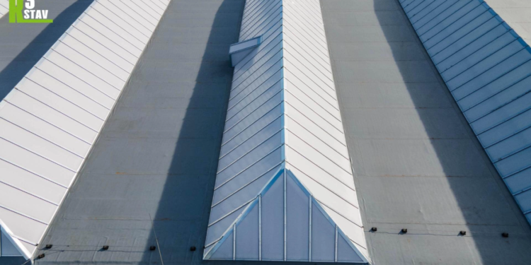 Střešní světlíky dokážou vaší firmě ušetřit statisíce ročně. Jak?