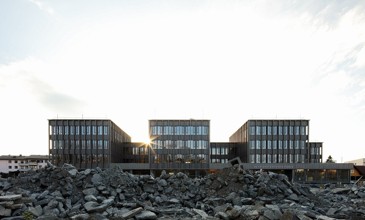 Beton zůstává, dřevo nastupuje. Klíčem je ale proces, ne materiál