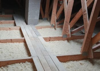Výhody foukané minerální izolace a proč si získává stále větší oblibu
