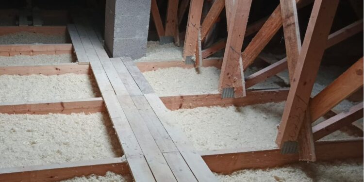 Výhody foukané minerální izolace a proč si získává stále větší oblibu